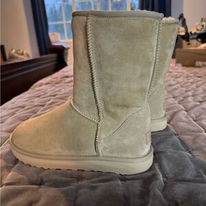 UGG Classic Cream Suede Boots Women’s Size 10/41 NWOT